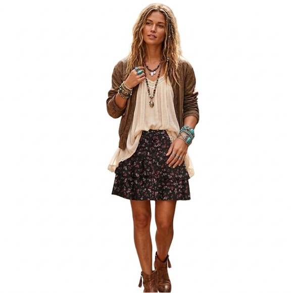 Lea & Viola Dresses & Skirts - Lea & Viola Ruffle Floral Mini Skirt (Host Pick) Size Medium BRAND NEW